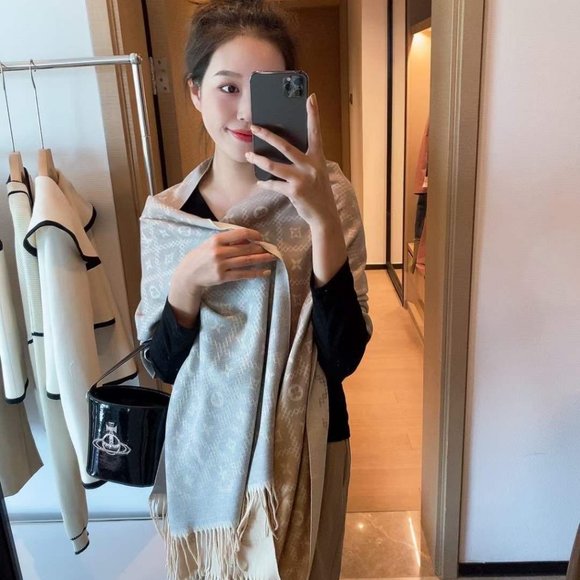 💎✨AUTHENTIC✨💎Louis Vuitton scarf - Picture 4 of 6